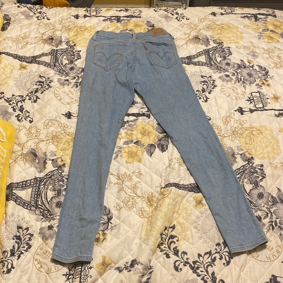 levi light wash skinny jeans - Picture 2 of 2
